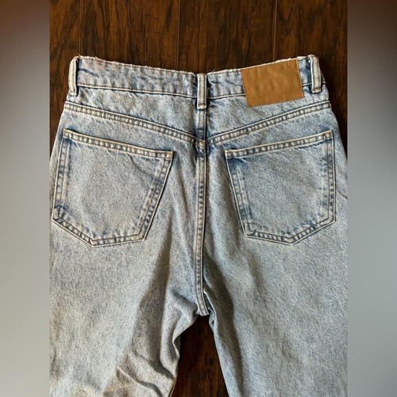 Zara Light Wash Relaxed Tapered Leg - Picture 6 of 10